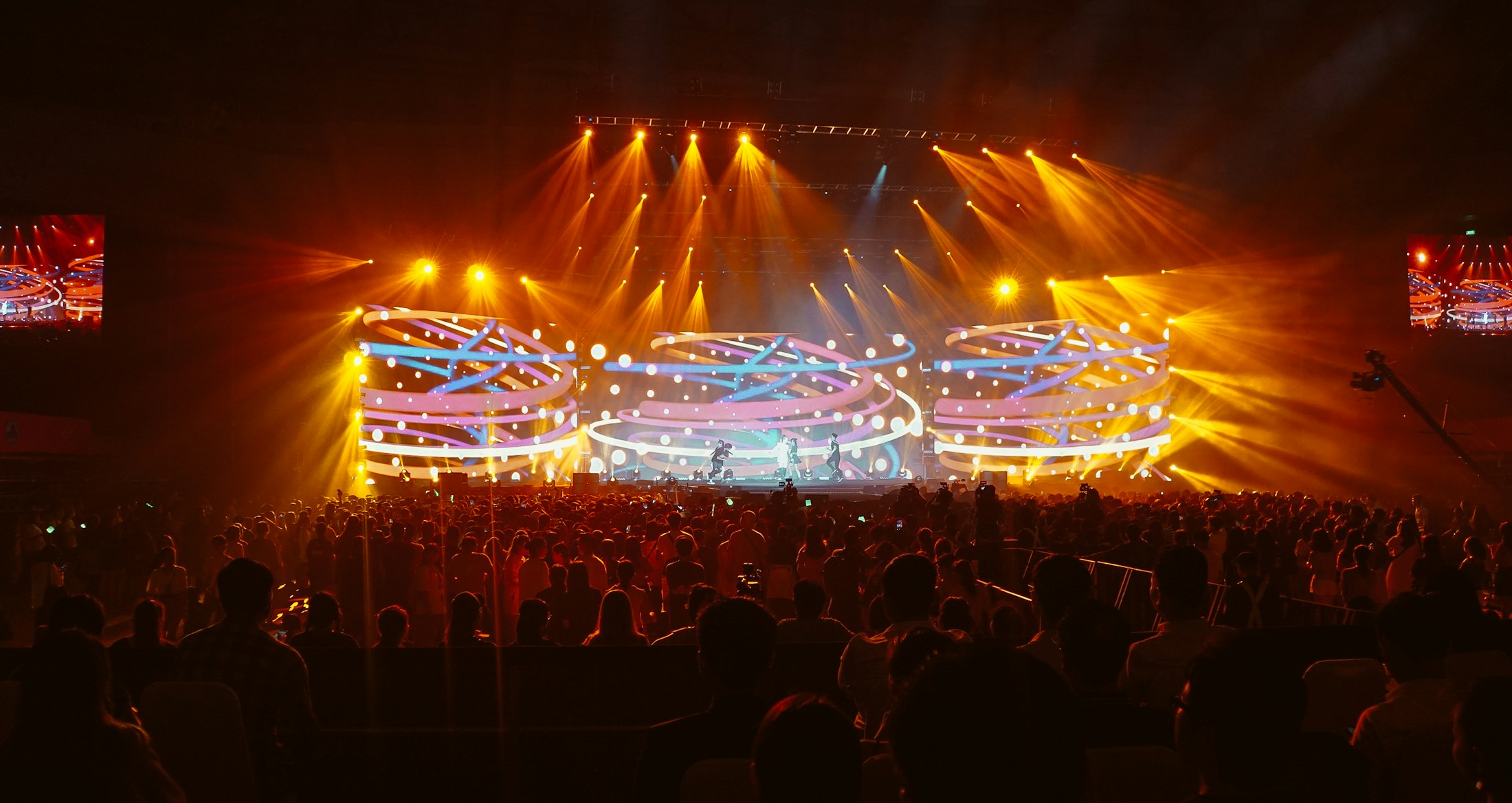 Crowd enjoying a coordinated live concert production — event inspiration